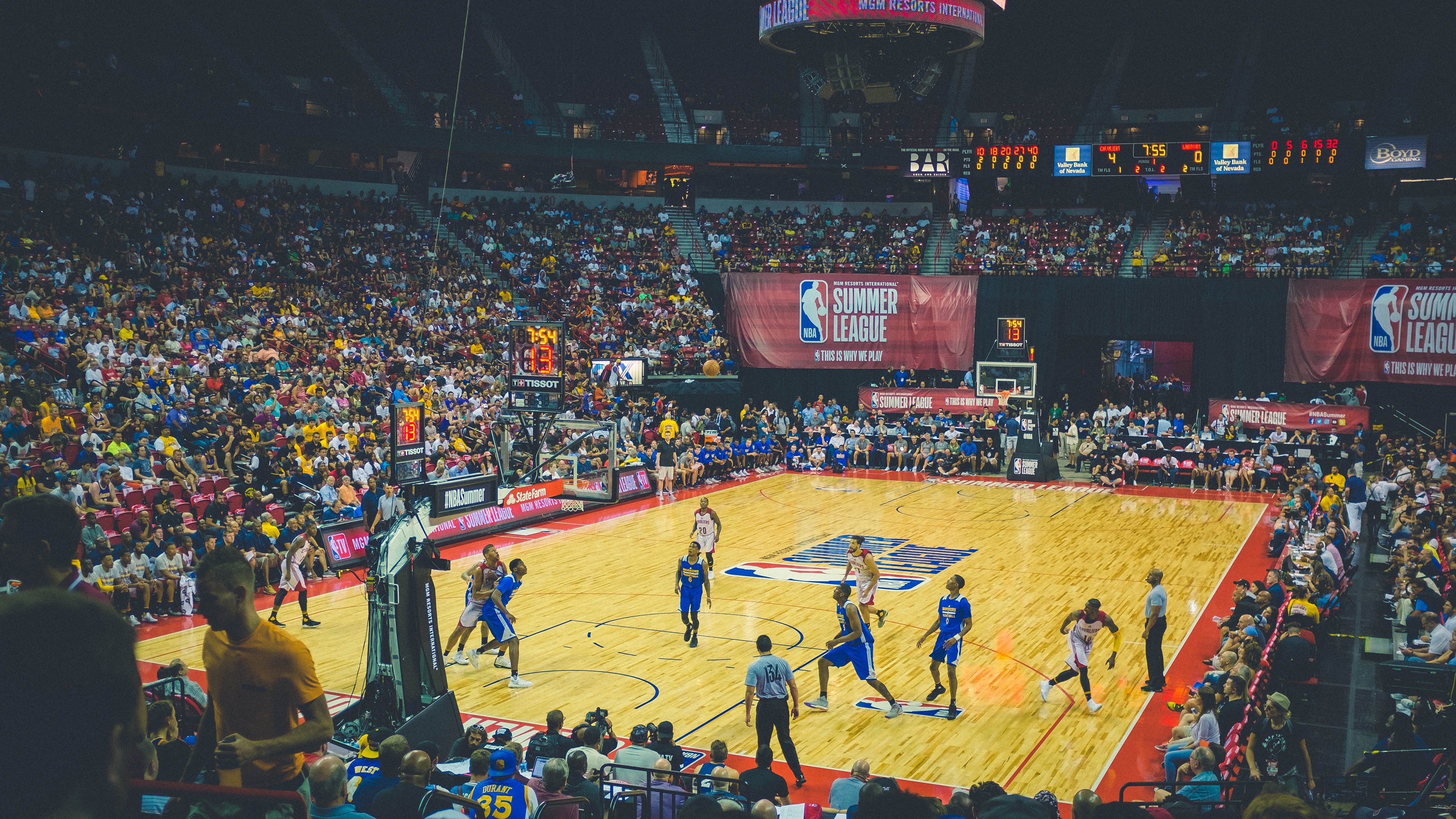 赛道与球场，东契奇如何像公牛一样终结悬念